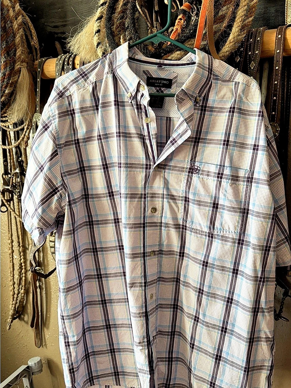 Ariat Plaid Button Down Shirt in Blue & White Size Large Like New
